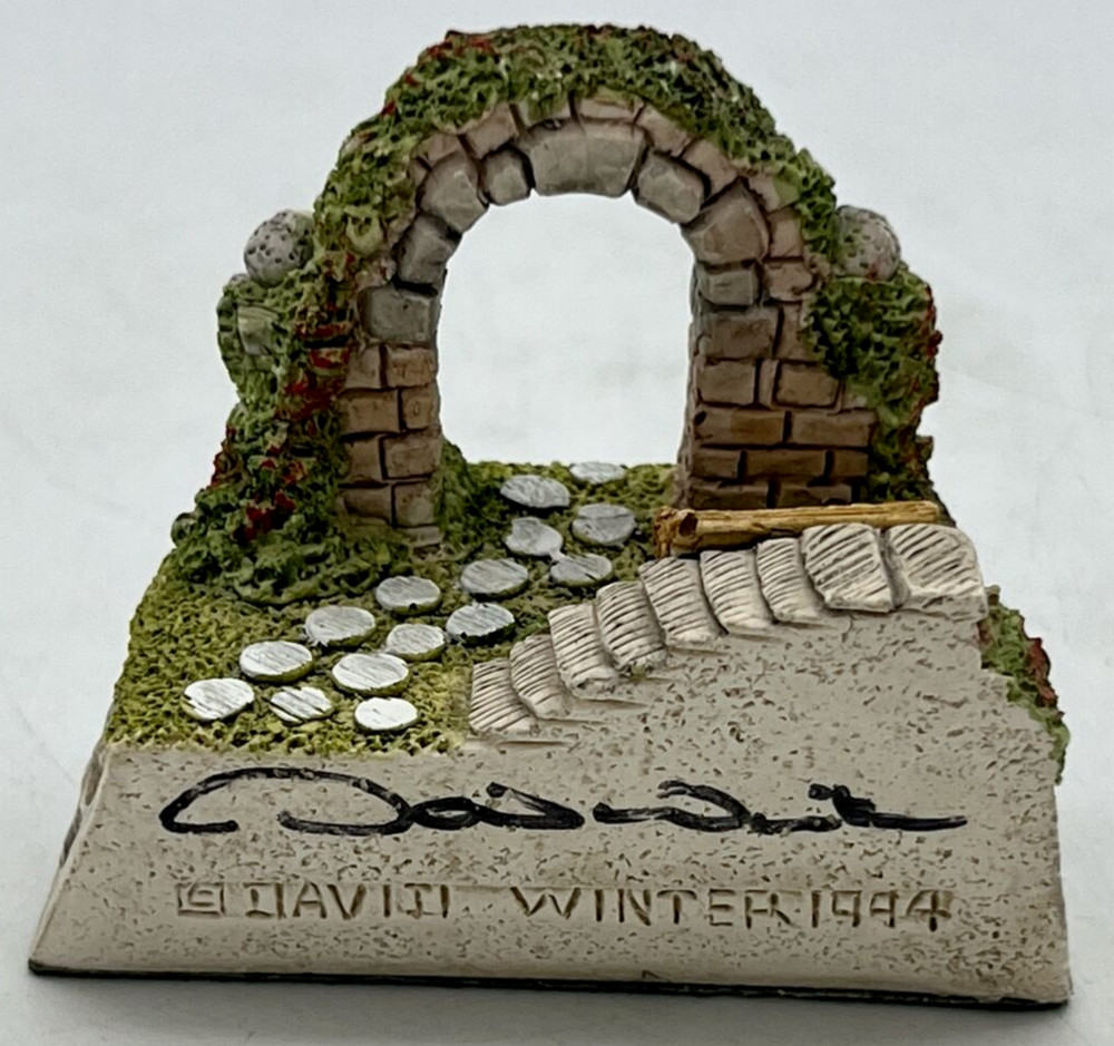 David Winter Cottage Winter Arch 1994 Studios Signed by David Winter