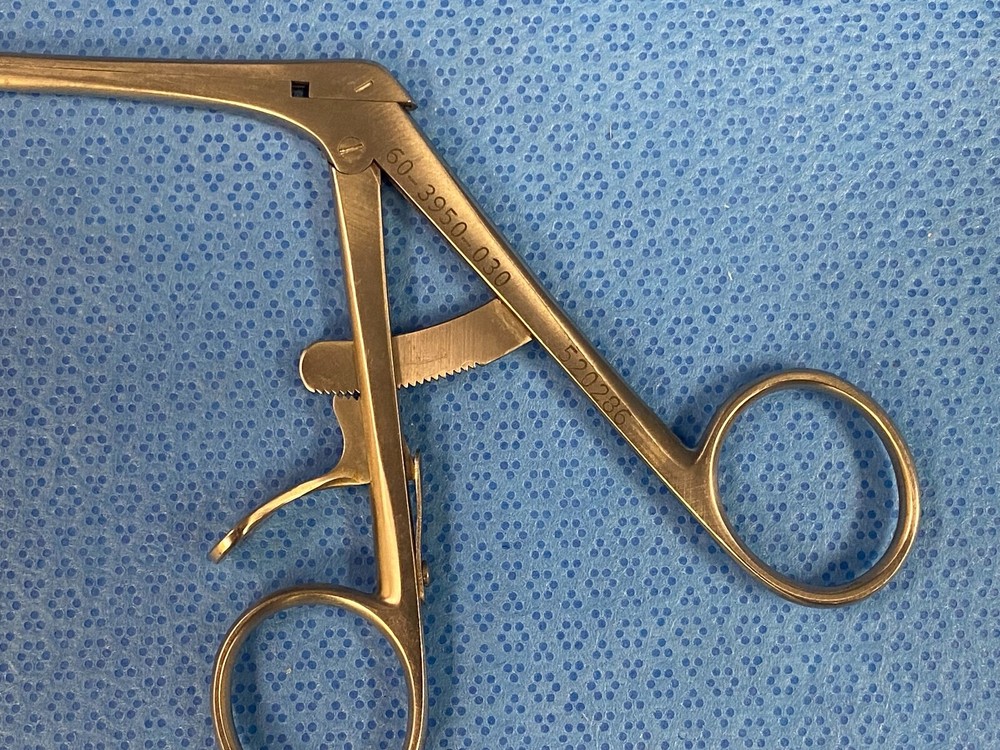 Ratcheting Spiked Grasping Forceps 60-3950-030