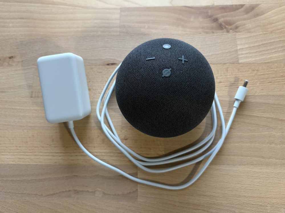 Amazon Echo Dot (4th Generation, Charcoal) w/ Charger [Pre-owned]