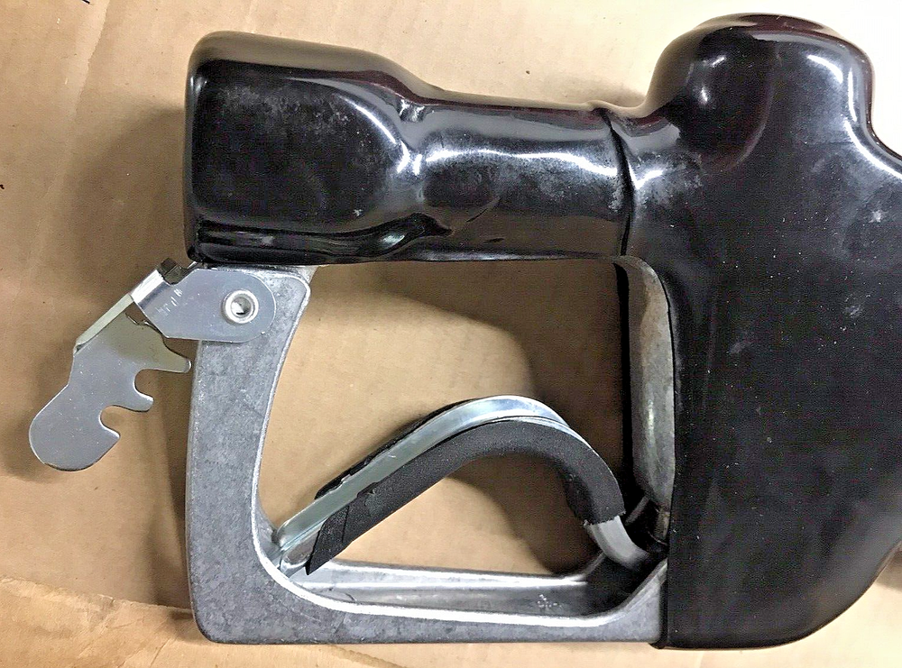 Catlow fueling nozzle with black rubber protector