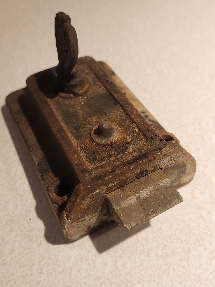 Antique Spring Load Suface Lock Thumb Latch