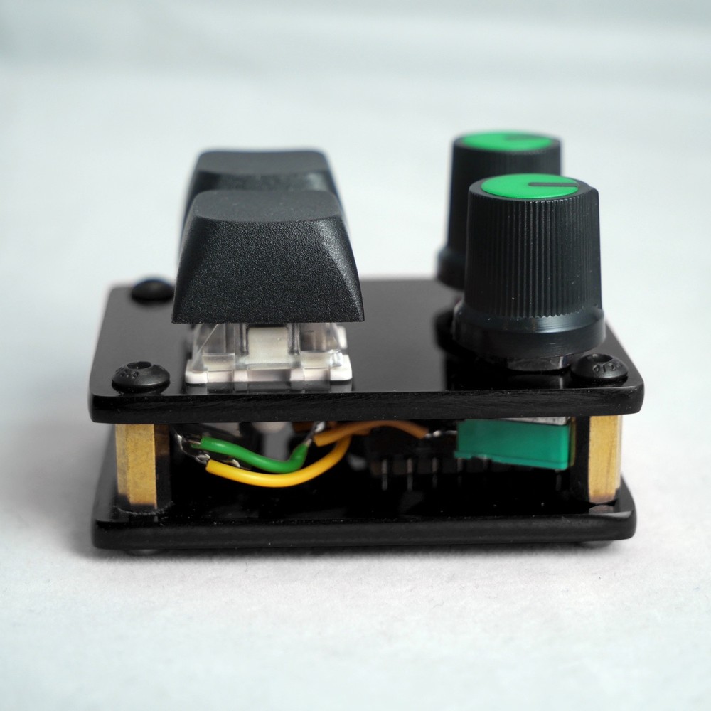 madMidiMini Compact Midi Controller with 2 Note Buttons 2 Potentiometers and LED