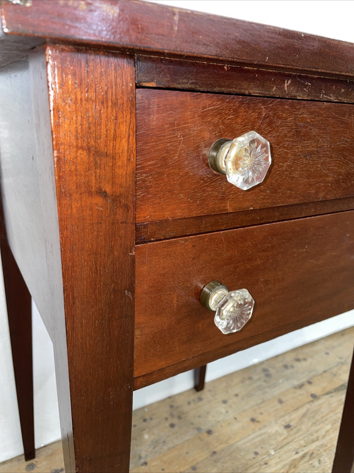 Vintage Mahogany 2 Drawer Table Nightstand lamp stand Glass knobs