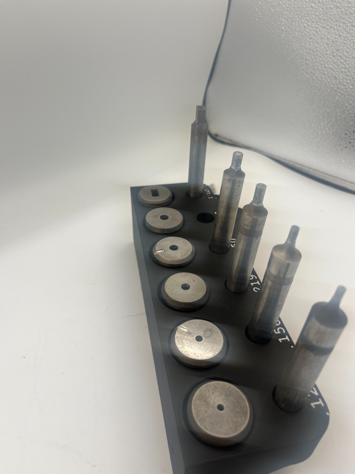 Roper Whitney Benchtop Punch with 6 Dies Punch and Die Set