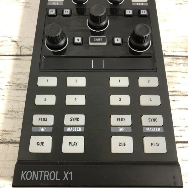 Native Instruments TRAKTOR Kontrol X1 MK2 DJ Controller