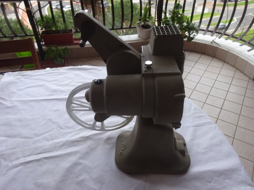 VINTAGE "ASTRO" PROJECTOR - 8mm - Untested -
