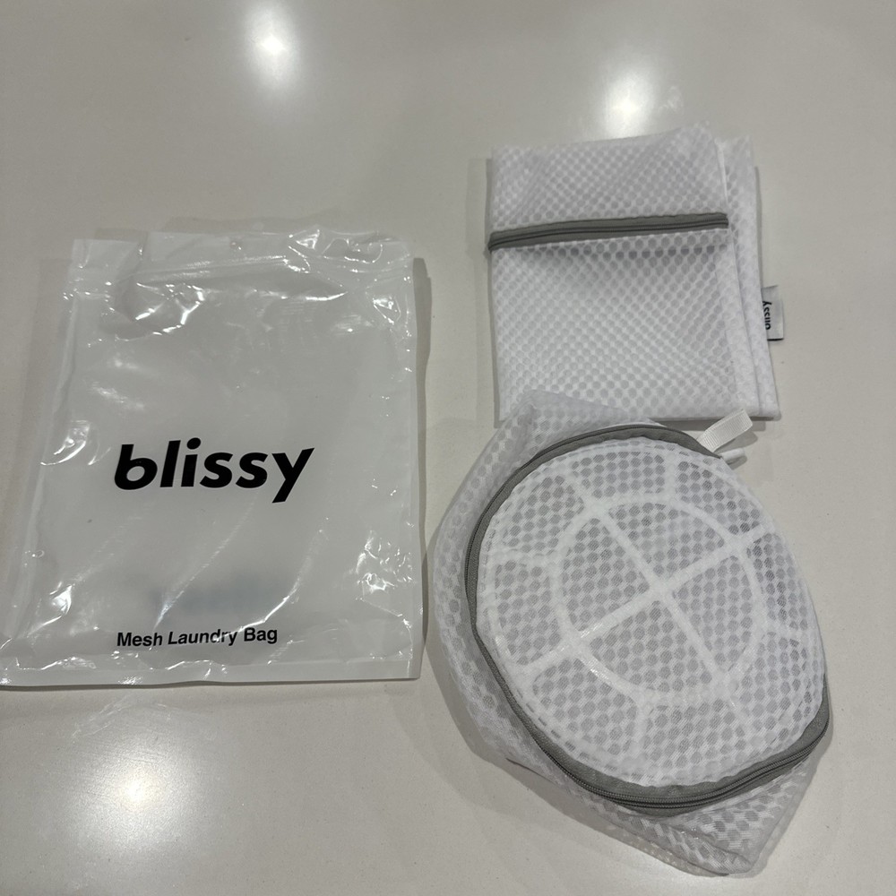 BLISSY White Mesh Laundry Bags x2: Rectangular & Cylindrical. NEW.