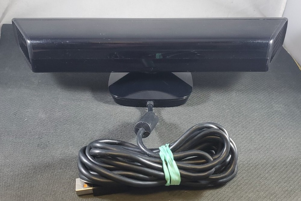 Xbox 360 Kinect Bundle: Sensor Bar, Kinectimals & Kinect Adventures, Tested #1