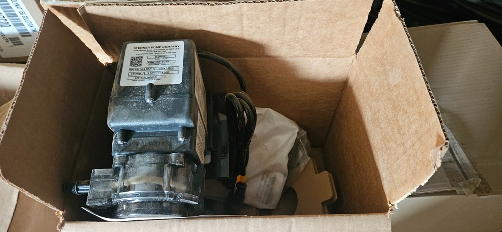 Stenner Pump 45MPHP2 - 3 gpd. Fixed Rate - 100psi (NEW)