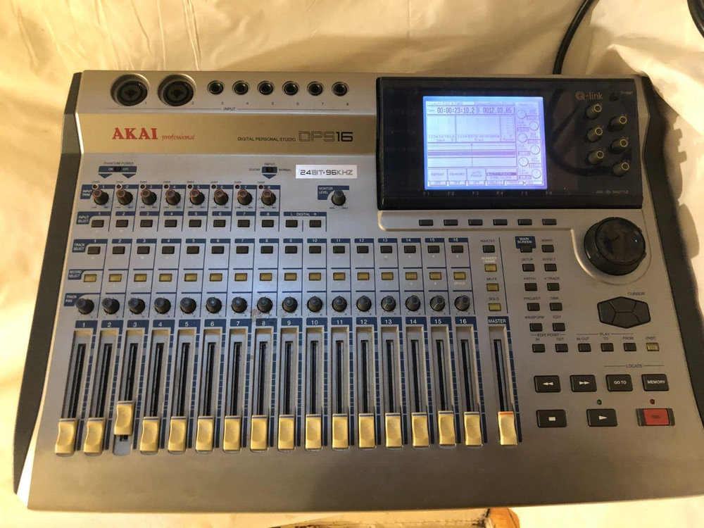 AKAI DPS16 Digital Multitrack 24bit/96kHz HDR Workstation Recorder