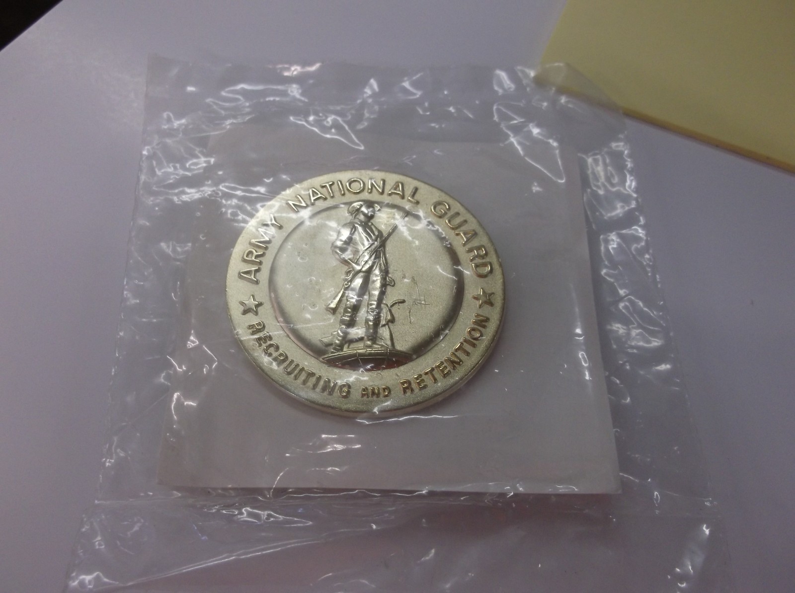US Army National Guard Recruiting and Retention Badge Pin