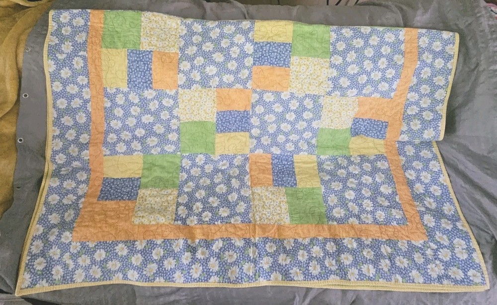 Patchwork Quilt Blanket Handmade Machine Sewn Double-Side Prints Daisy 5x8 READ