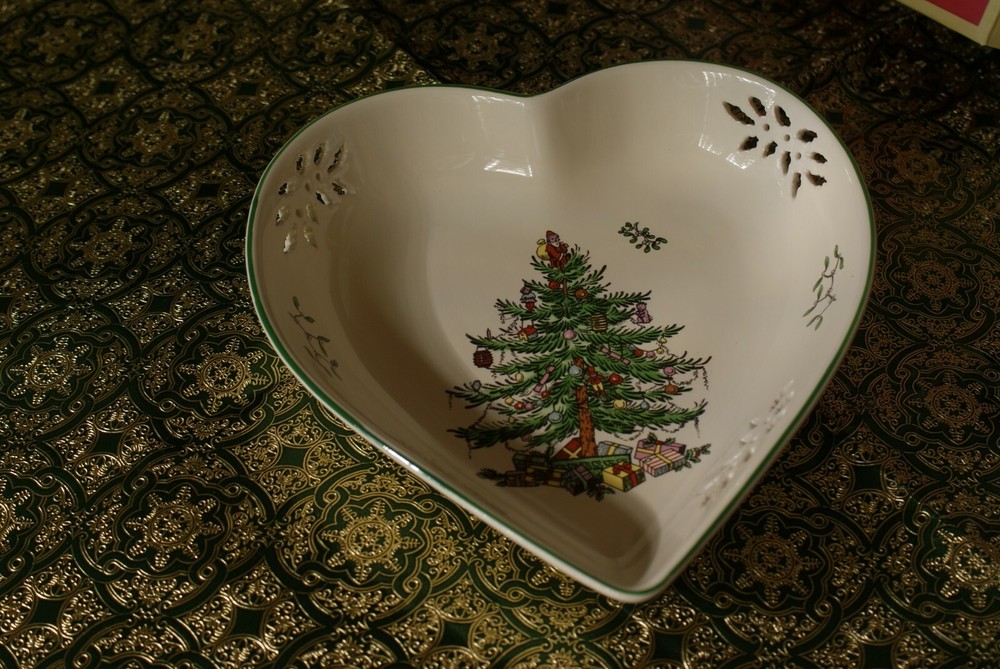 Spode Christmas Tree Pierced Heart Tray, 7-Inch