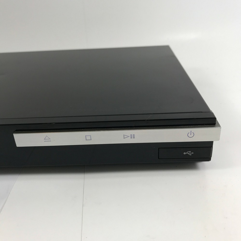 Samsung DVD Player. No Remote. DVDs play, blu-rays DO NOT, READ BELOW