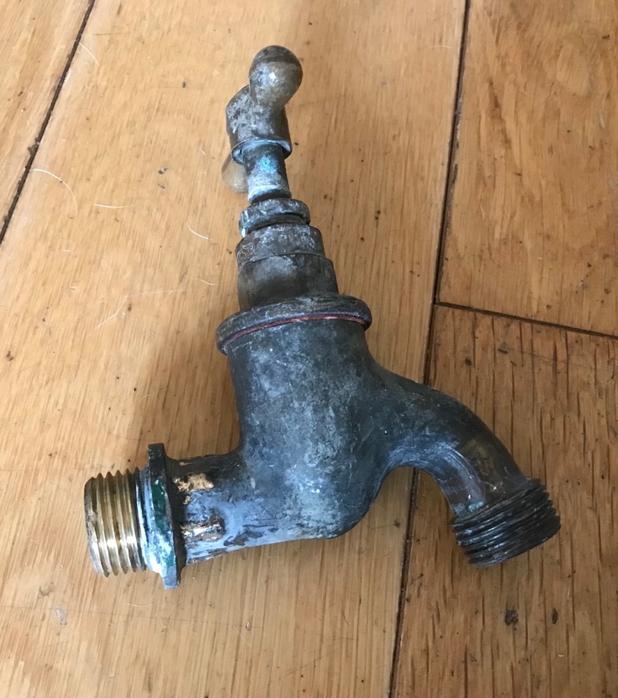 VINTAGE SOLID BRASS GARDEN TAPS Ref68 - (Black D 4)