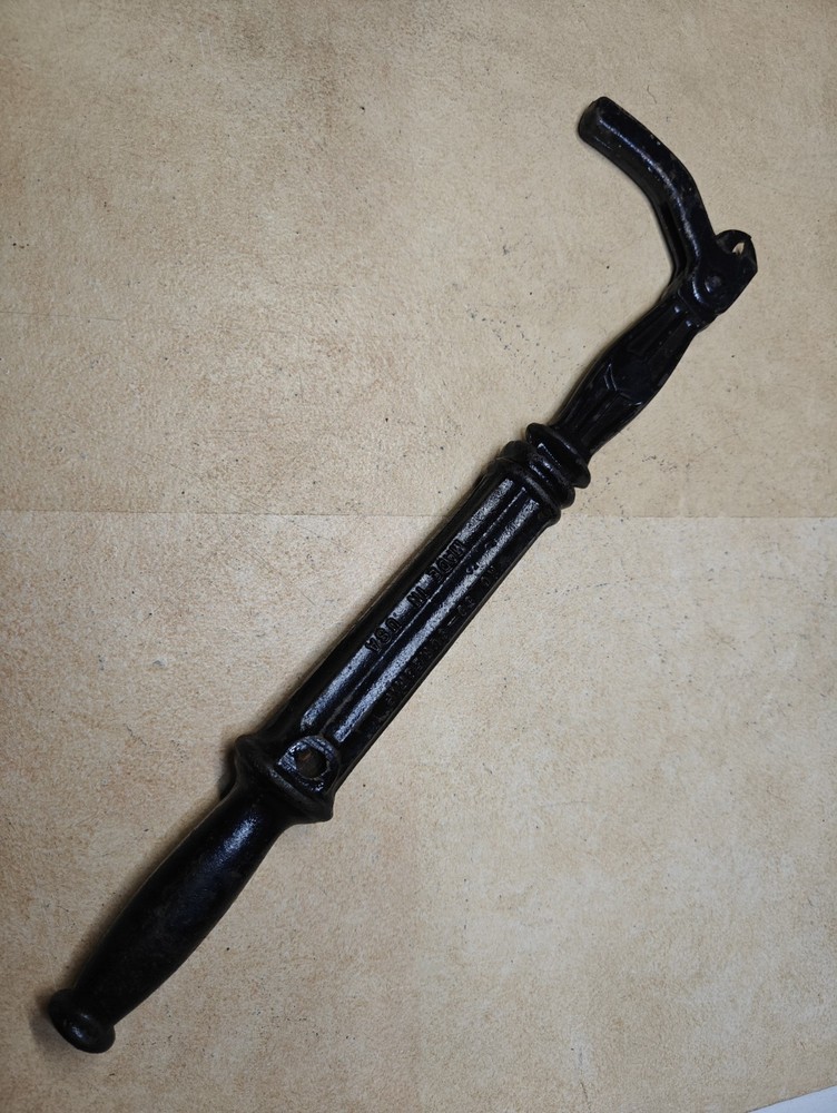 Vintage Crescent Bridgeport 56 Suregrip Slide Handle Nail Puller