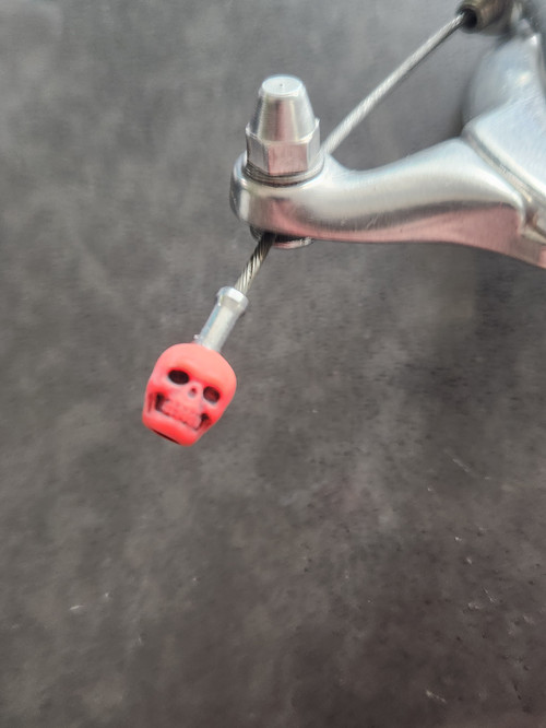 2 Skull bicycle brake cable end cap light Red Bmx Freestyle