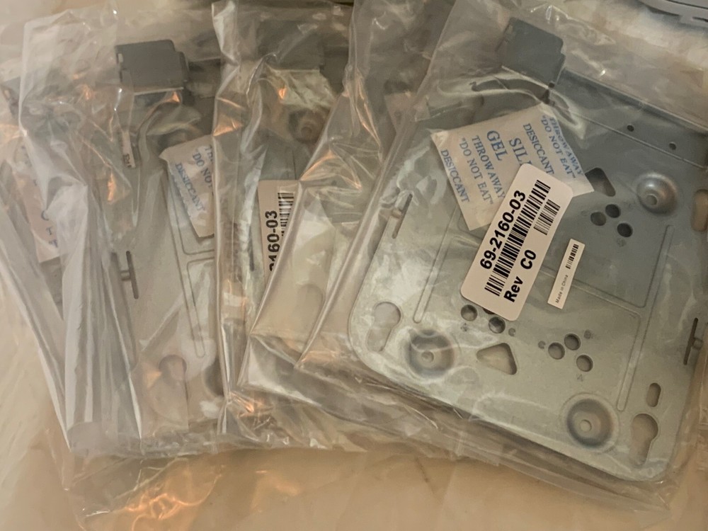 Cisco access point AIR-CAP1702I-B-K9 w/install brackets (both)