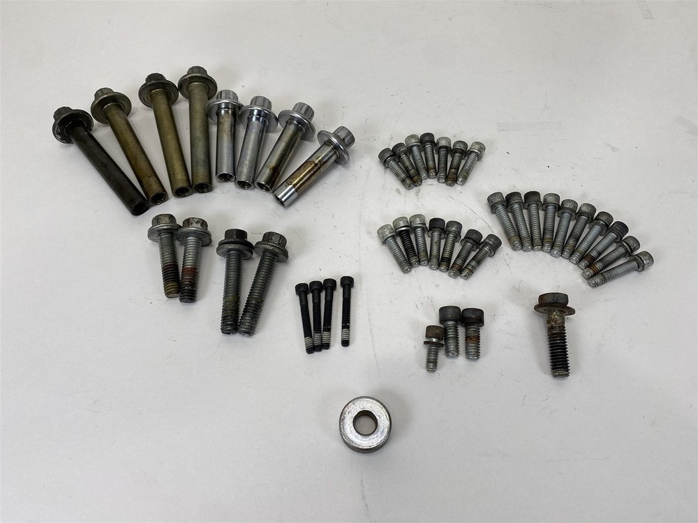 2013 Harley-Davidson Tri Glide FLHTCUTG Cylinder Head & Engine Assembly Bolts