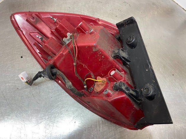 2013 KIA CEED MK2 DRIVERS SIDE RIGHT OUTER REAR LIGHT REF: BG31