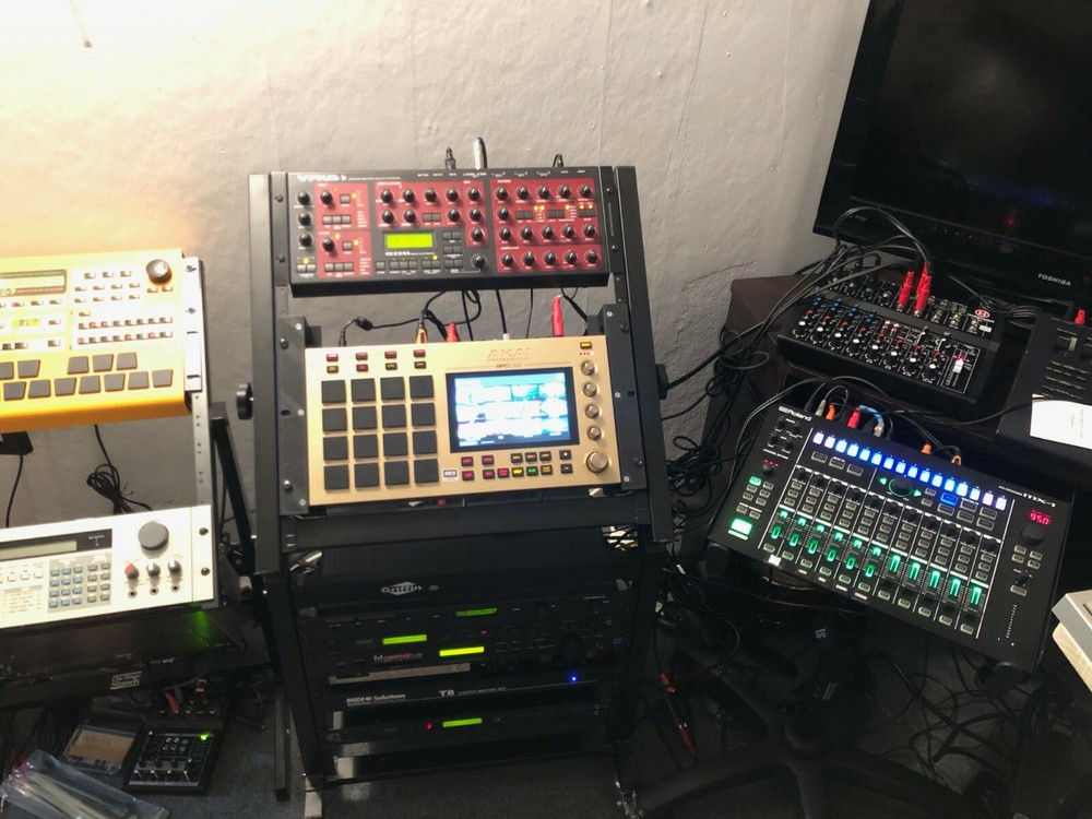 Akai mpc live 19” rack adapter - 3dstudiofurniture