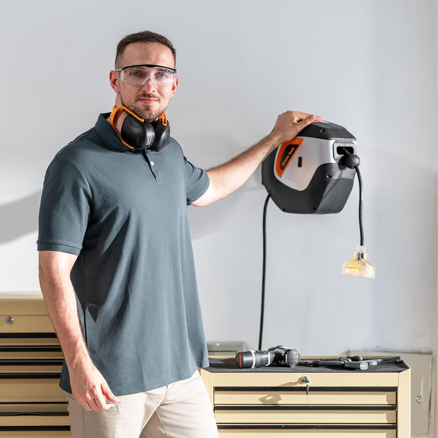 Giraffe Tools DE14 Retractable Extension Cord Reel Power Cord Reel 50FT 14/3AWG