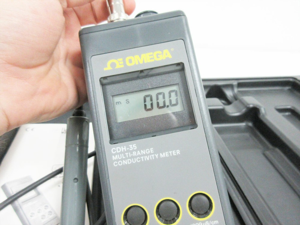 OMEGA CDH-35 WATER-RESISTANT CONDUCTIVITY METER