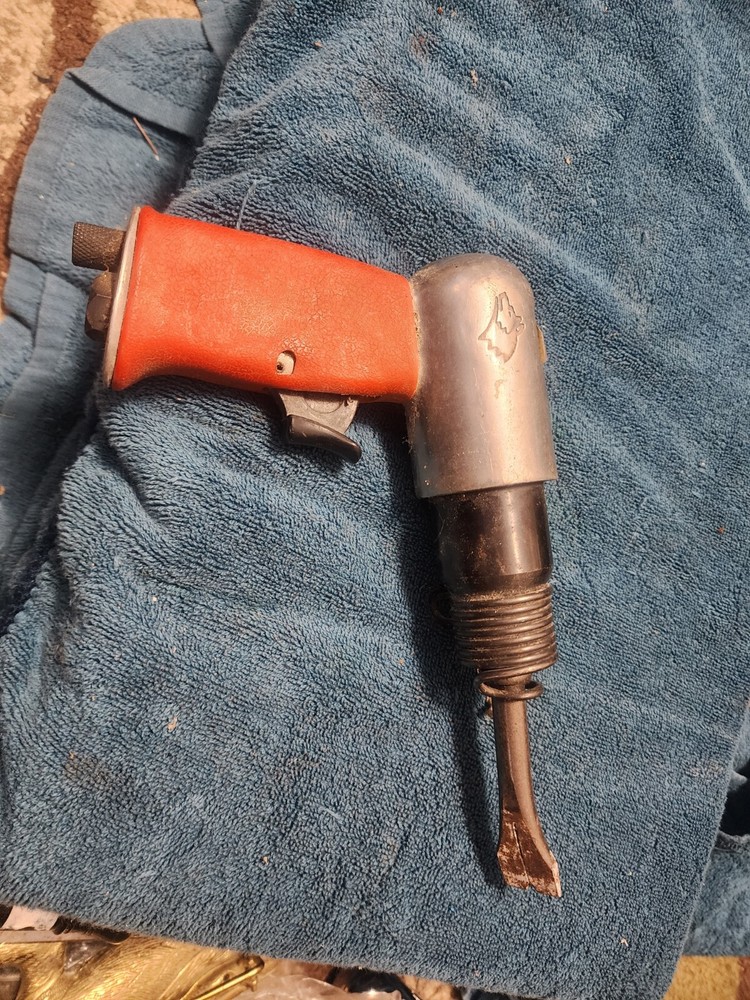 USED HUSKY TOOLS HDT103 PNEUMATIC AIR CHISEL