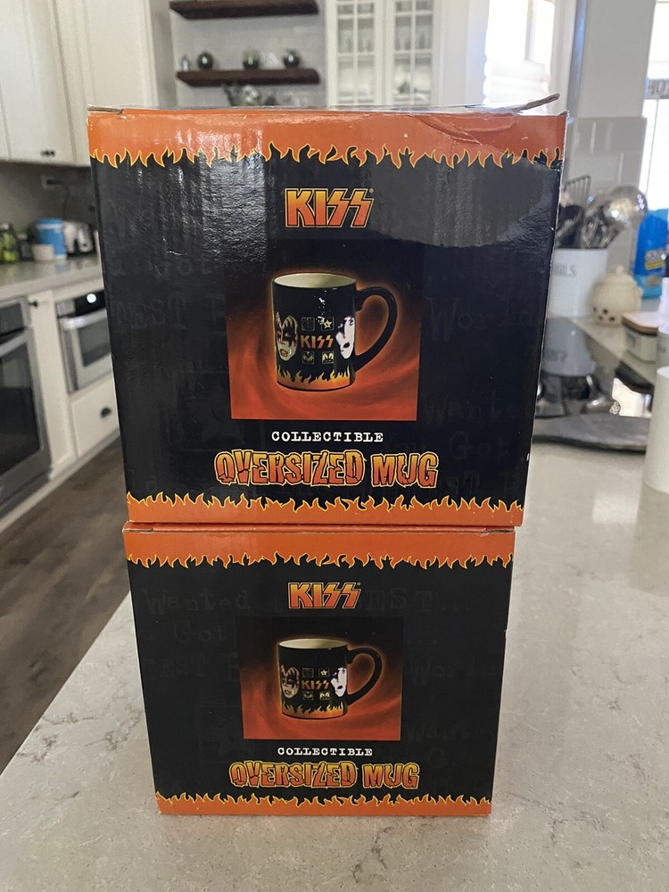 KISS/SPENCER GIFTS COMPLETE DINNERWARE SET PLUS EXTRA OVERSIZED MUG - 8 PIECES