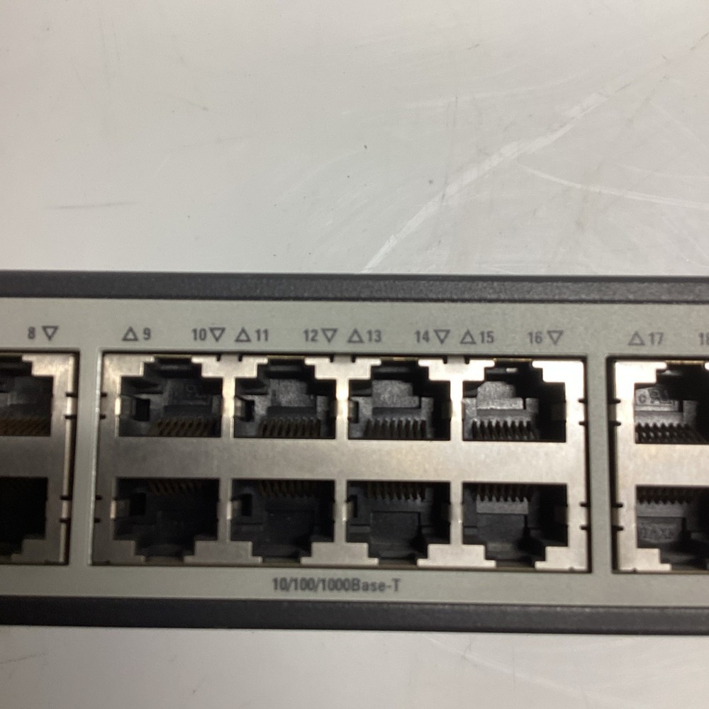 3Com Baseline Switch 2928-SFP Plus-3CRBSG2893. T-684