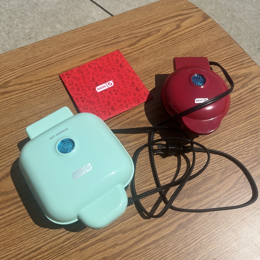 Dash Heart Mini Waffle & Portable Egg Bite Maker with 4 Silicone Molds Bundle