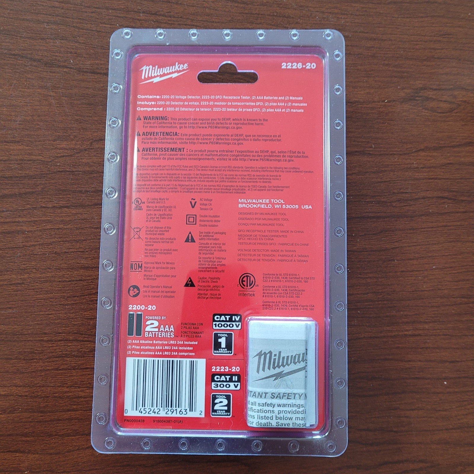 Milwaukee 2226-20 GFCI Receptacle Tester & Non-Contact Voltage Detector NIB