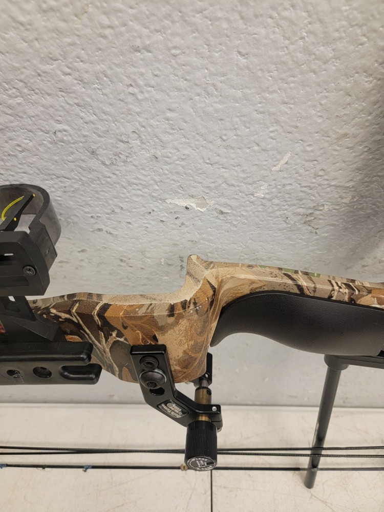 Bear Alaskan Bow Olive 70 lb - W/ Case & Gear