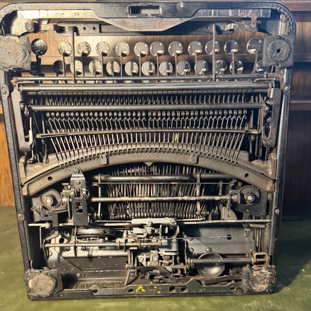 Smith-Corona 4 typewriter - partially refurbished