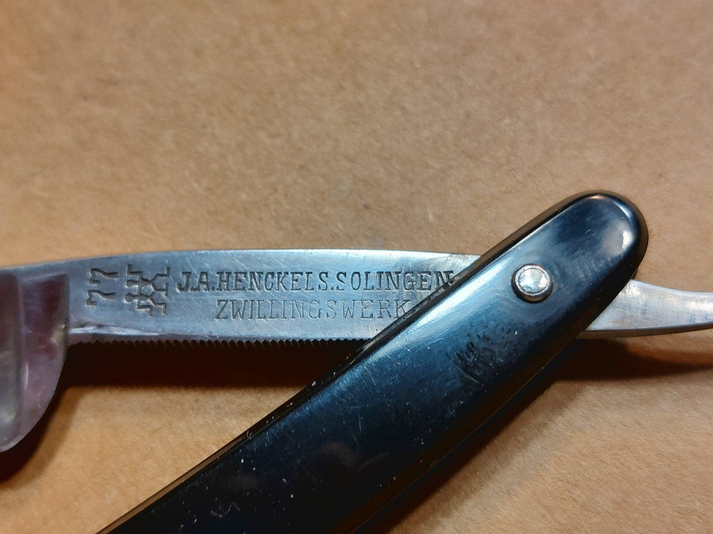 JA HENKLES Solingen, Germany/ 77 Straight Razor