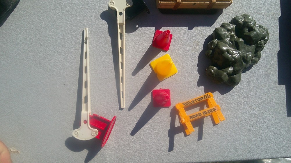 Large lot of assorted G Scale model railroader stuff