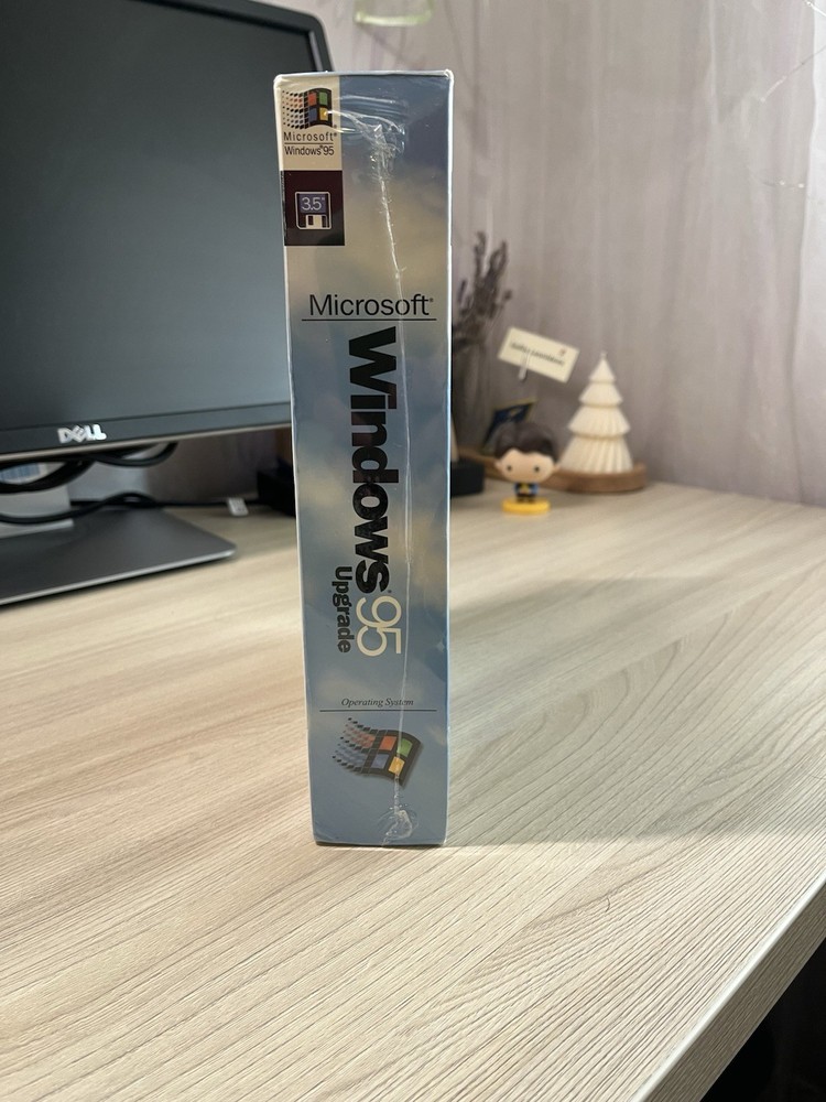 Microsoft Windows 95 Upgrade 3.5" Floppy MS-DOS PC SEALED RETAIL BOX
