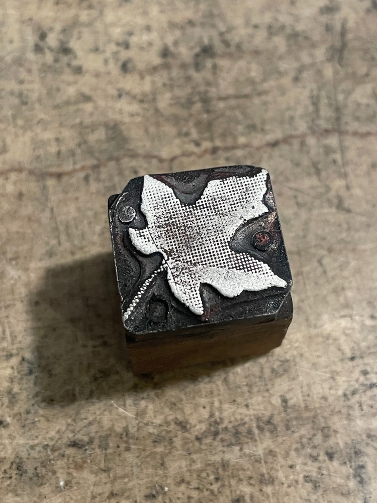 Printing Letterpress Printers Block Maple Leaf With Halftone Shading (1068)