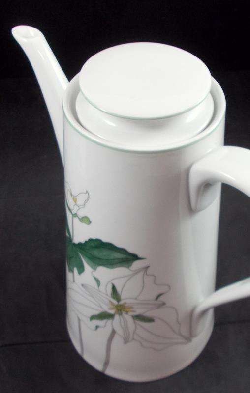 Block Trillium Coffee Pot with Lid