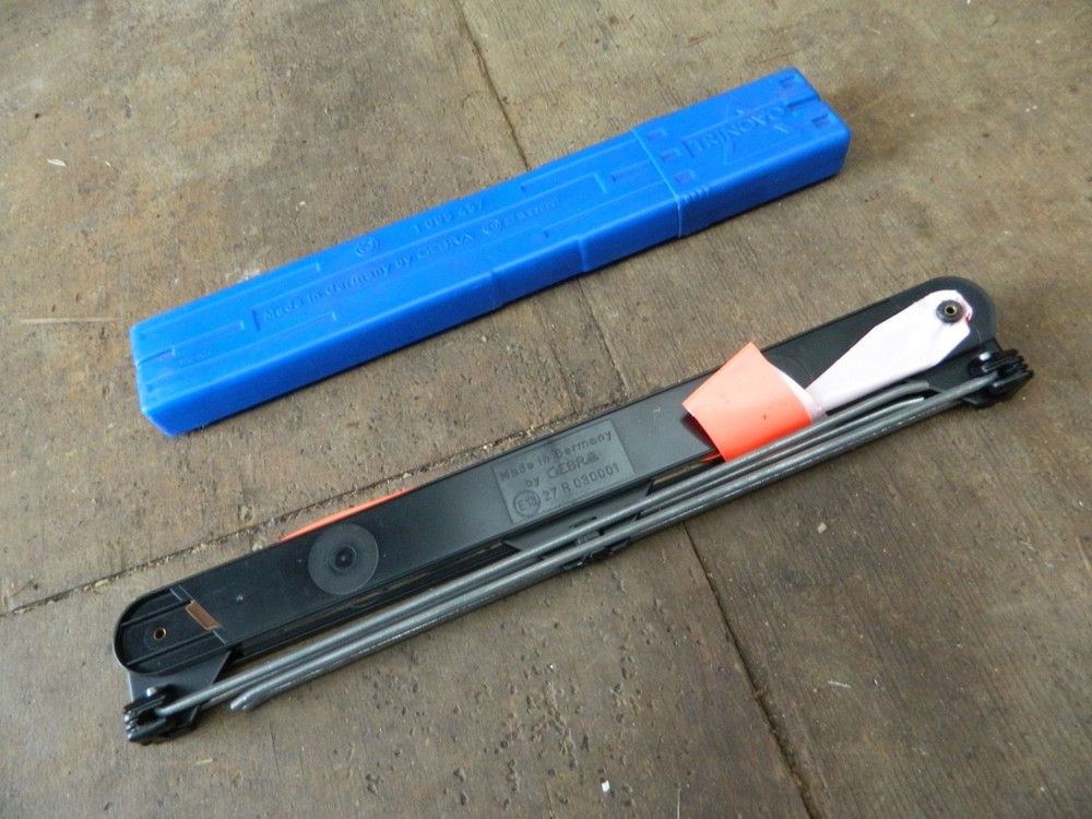 BMW / Gebra WARNING TRIANGLE (Metal/Fold-down) + Case.1095457.Safety Accessory