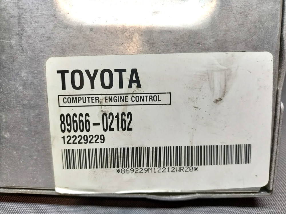 2003 Toyota Matrix Engine Computer 2WD 89666-02162