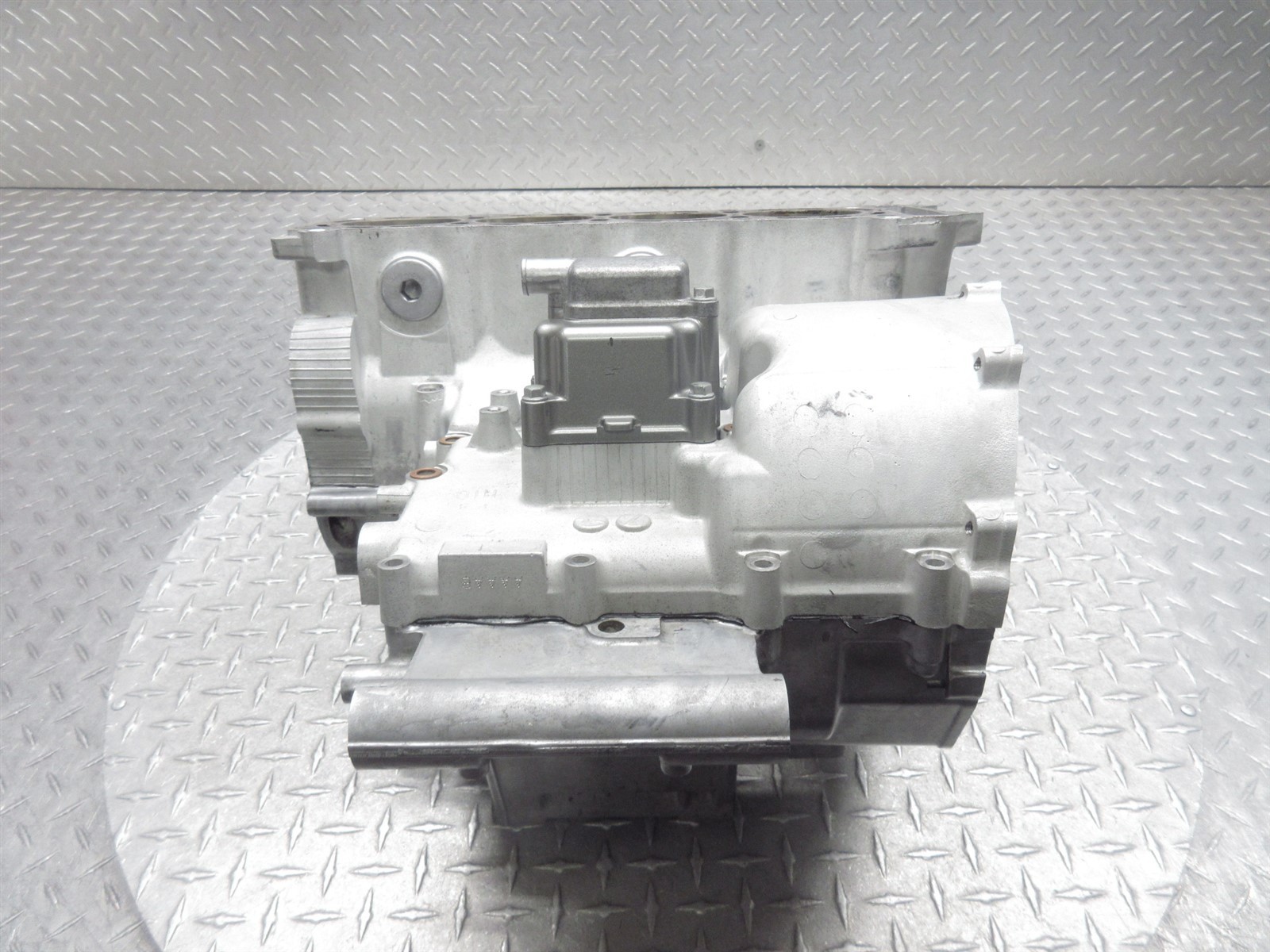 2007 06-07 Suzuki GSXR 600 GSXR600 Crankcase Case Engine Motor Block Piston Lot