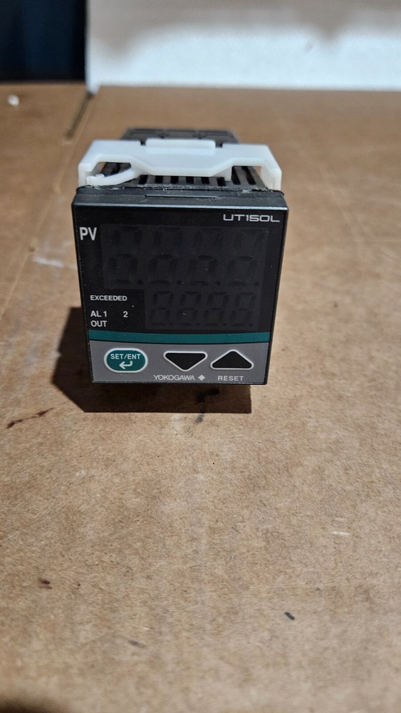 Yokogawa UT150L Temperature Controller