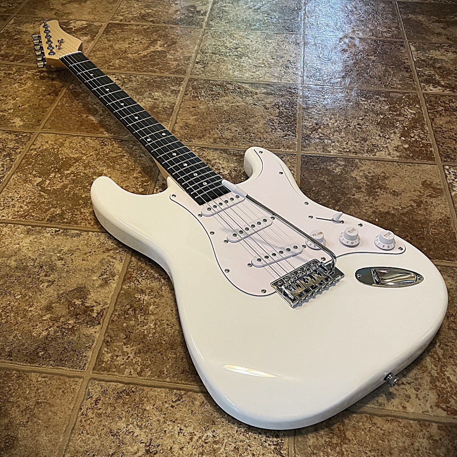 Full-Size Olympic White Electric Guitar with Rosewood Fretboard, S-S-S Pickups