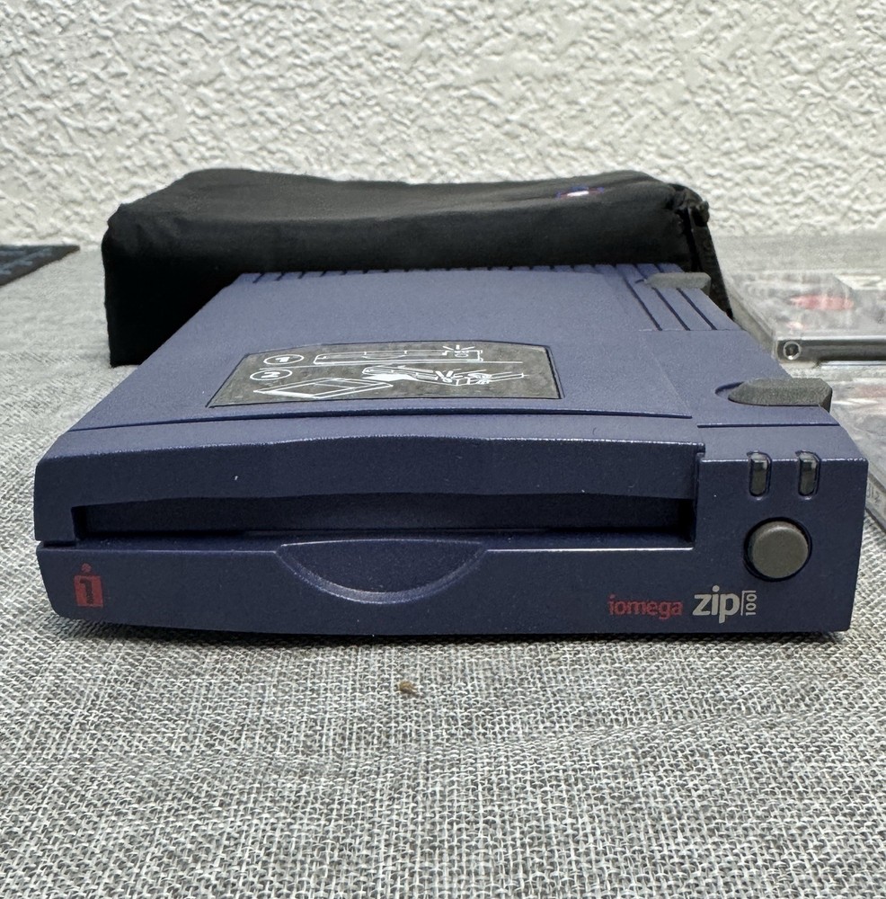Iomega Zip Drive & 4 Disks - Untested