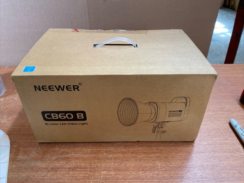 NEEWER CB60B LED VIDEO LIGHT
