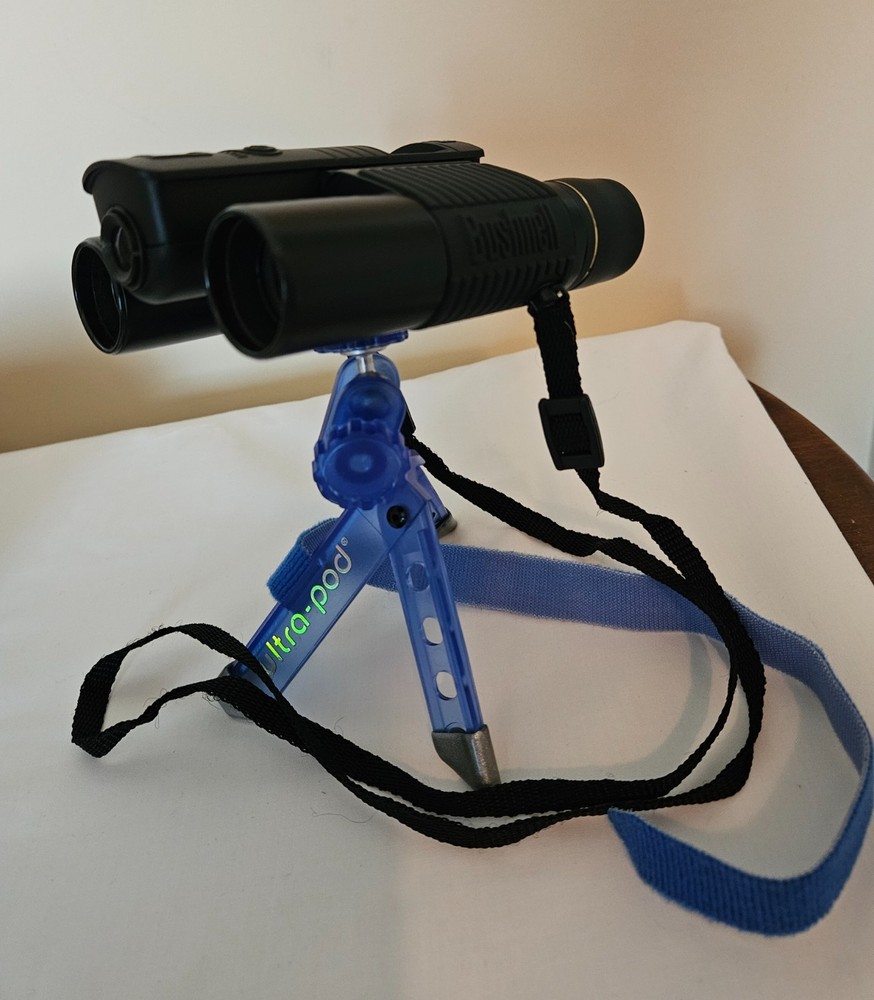 Bushnell ImageView Binoculars with Digital Camera, Model 11-8200, Plug and Play