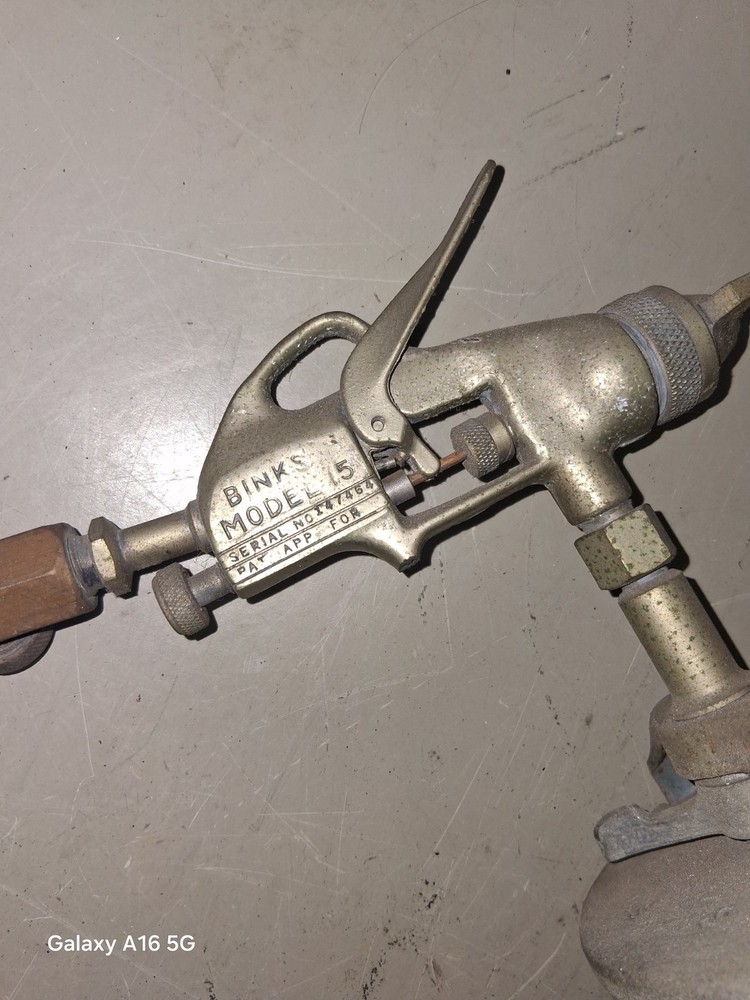 Binks Model 15 Paint Gun - USED