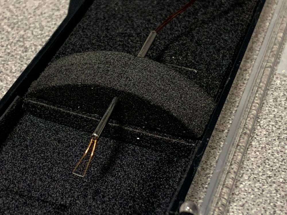 Custom-designed 10 micrometer Pt hot-wire Subminiature Probe