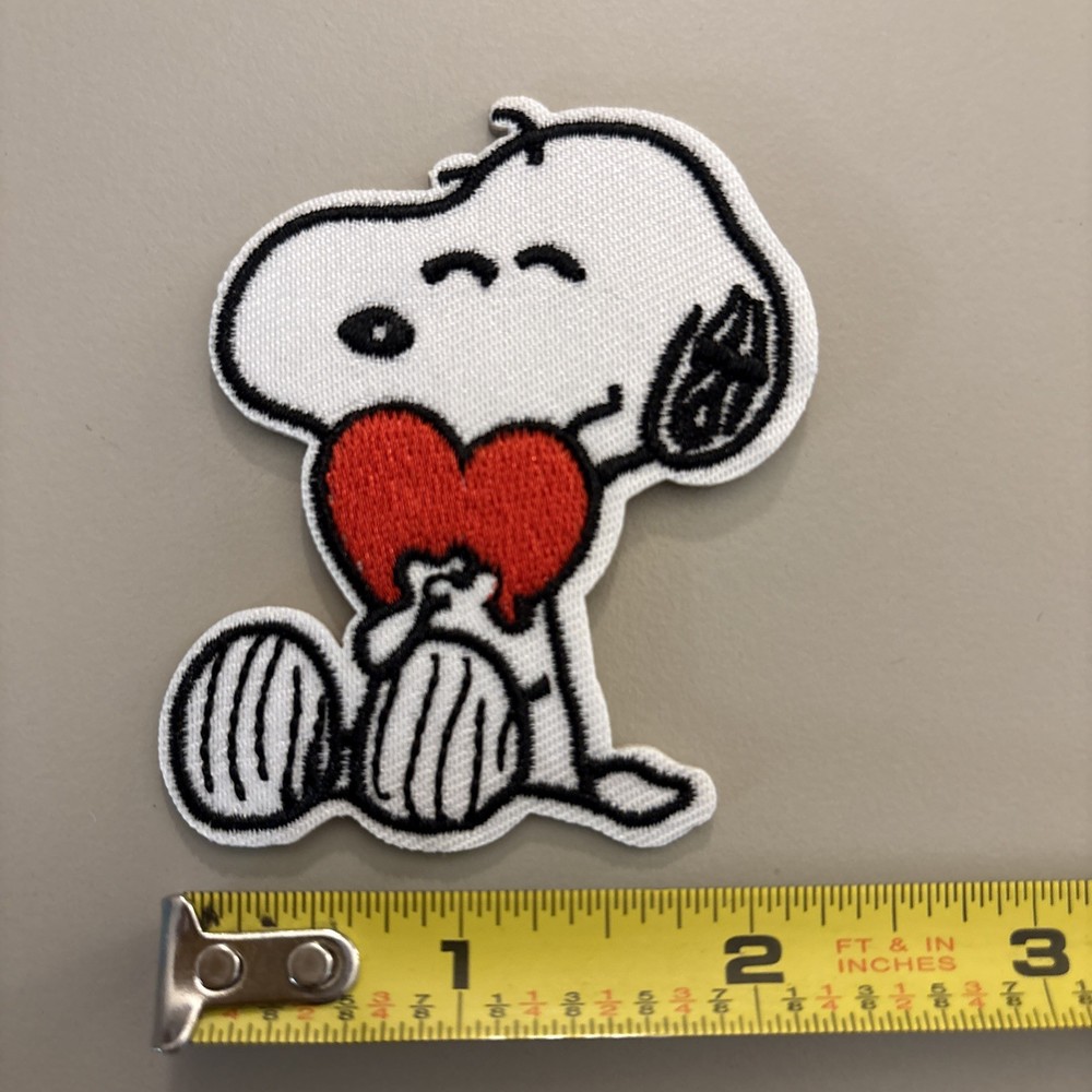 Snoopy W/ Heart - Embroidered Iron on patch